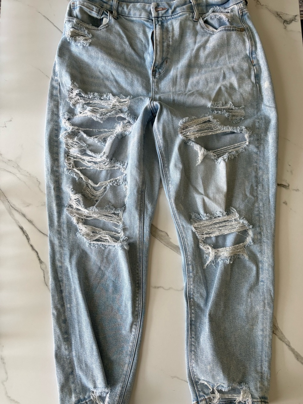 American Eagle Outfitters Light Wash Distressed Straight Leg Jeans